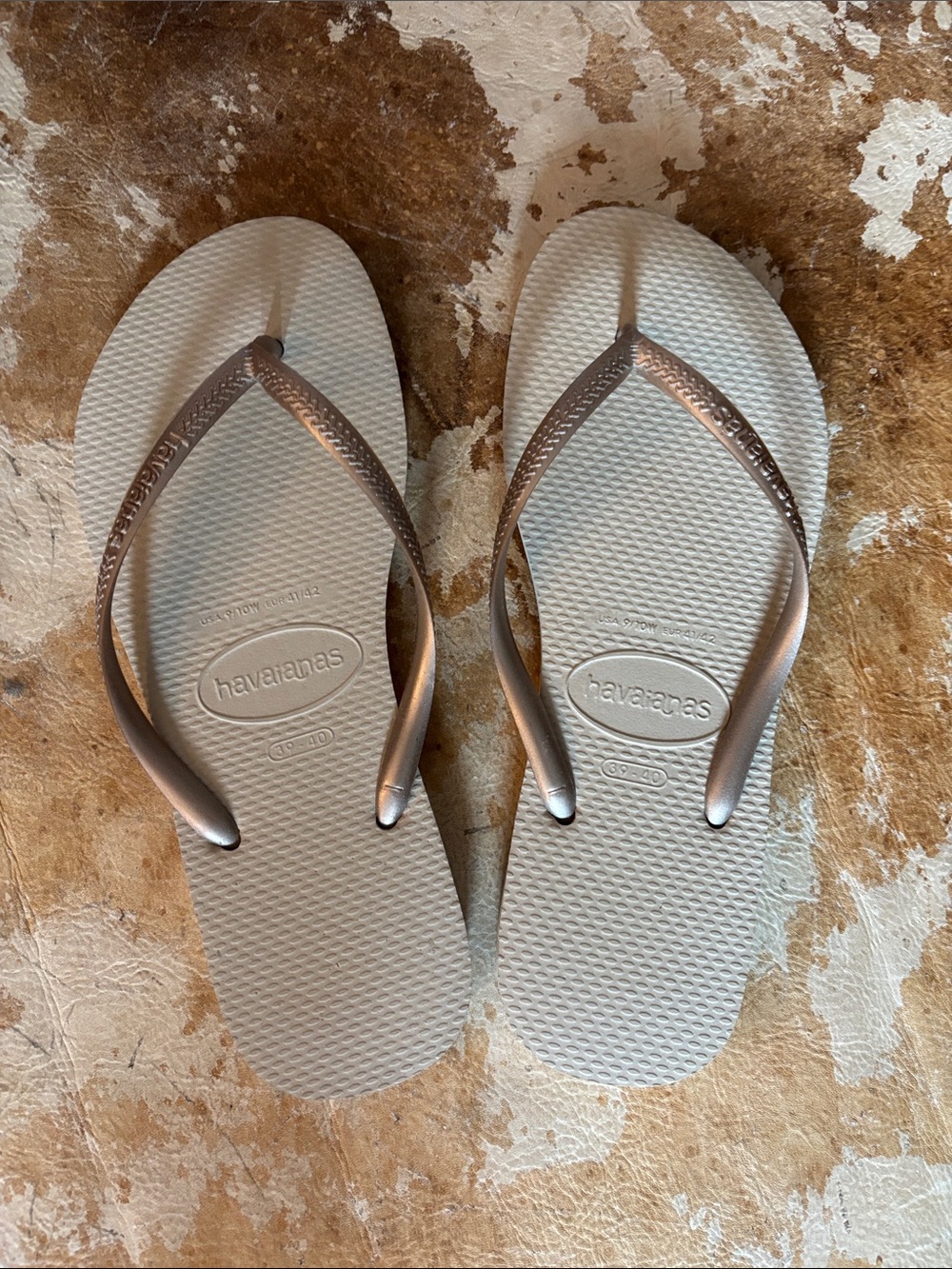 Havaianas Slim Flip Flops in Beige with Metallic Rose Straps